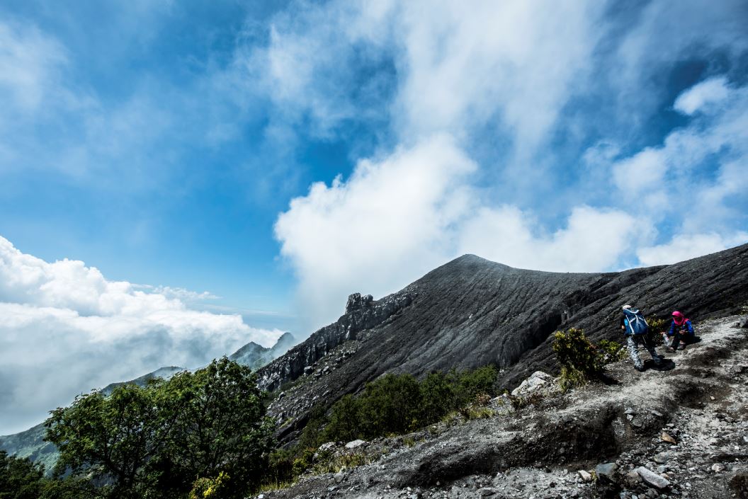 Pusung London merupakan punggungan gumuk pasir di bawah puncak Merapi. Lokasinya sebelah timur dari Pasar Bubrah. Dari Pusung London dapat terlihat langsung Kota Boyolali, serta Puncak Gunung Merbabu dan Gunung Lawu. Sebelah kiri merupakan jurang berpasir seperti terlihat pada foto.