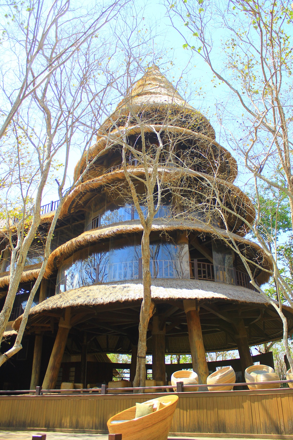 Tower 5 lantai dengan 4 tiang utama kayu bengkirai dari Kalimantan. Pemandangan kawasan hutan di TN.Bali Barat dan pulau Menjangan