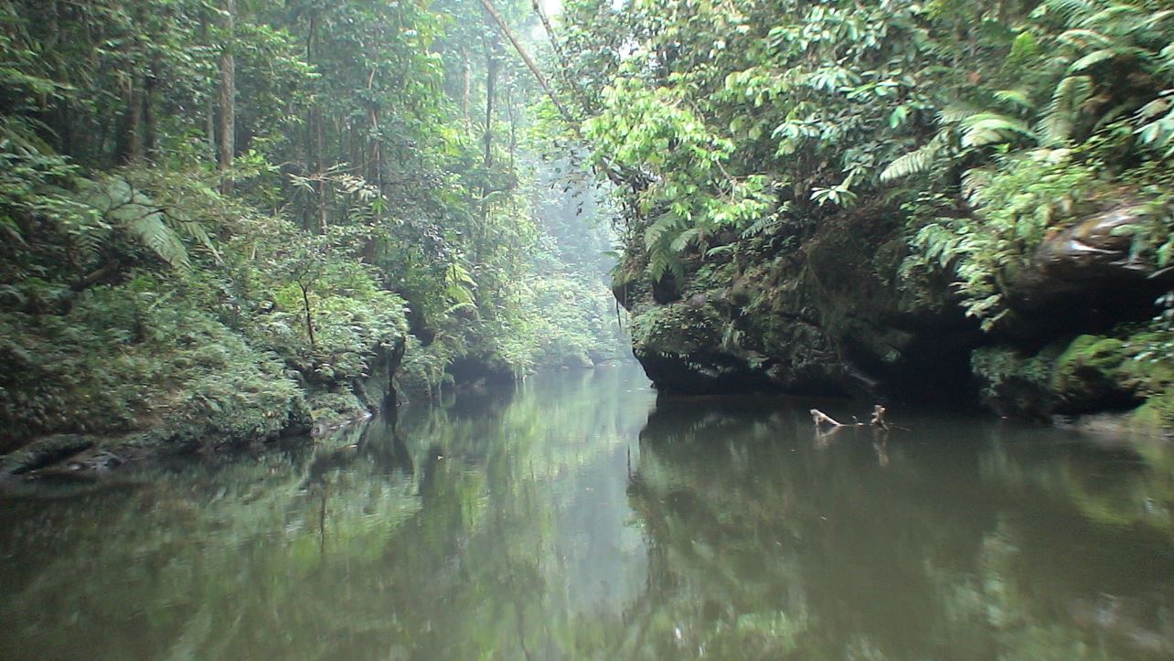 Pintu Tujuh Merupakan Lokasi Hutan Keramat suku Talang Mamak TNBT yang meyakini lokasi tersebut sebagai tempat bermukimnya roh para nenek moyang mereka. Terdapat Legenda Gua Pintu Tujuh yang unik. Namun keaslian alamnya membuat tempat ini menjadi daya tarik tersendiri untuk kegiatan wisata alam penelsuran sungai.