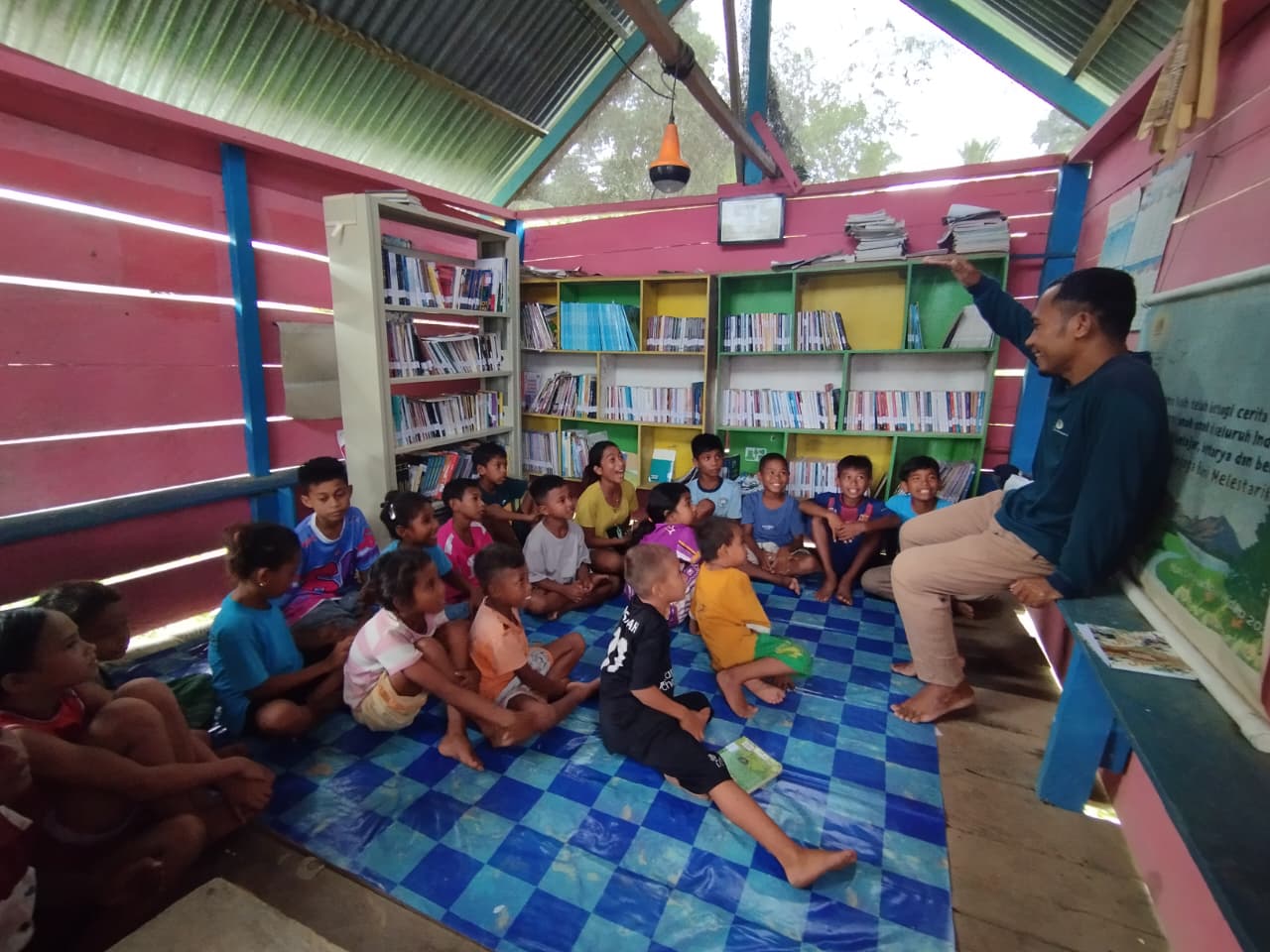 Balai TN Aketajawe Lolobata Tanamkan Nilai Konservasi Sejak Dini Melalui Rumah Baca Ho Magarago