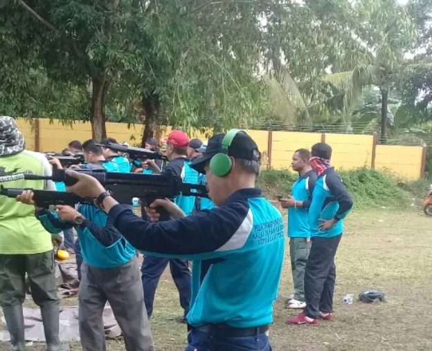 Banner Tingkatkan Skill, Solidaritas & Disiplin, Balai TN Kep. Togean Latihan Menembak