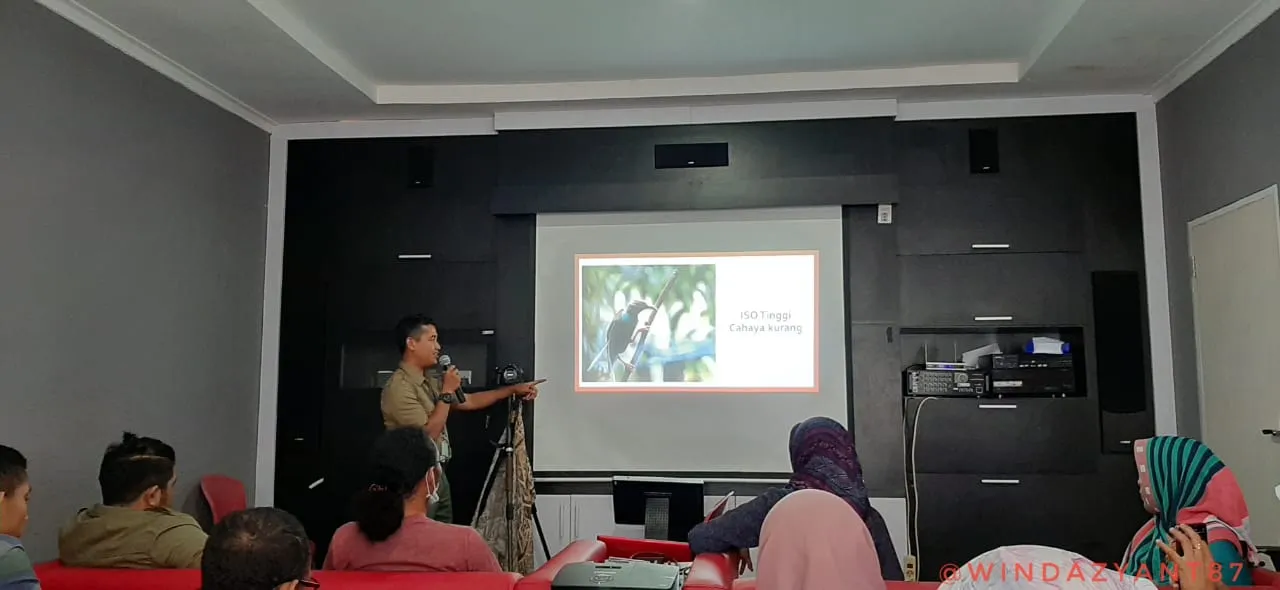 Banner Belajar Tanpa Batas di Gedung Pusat Informasi Balai TNAL