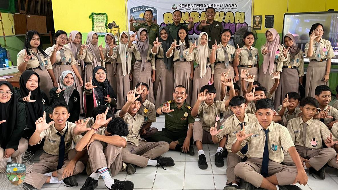 Banner Rimbawan Mengajar, Ketika Edukasi Menjadi Benteng Terdepan Konservasi