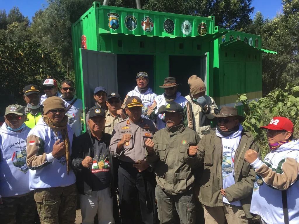 Banner TN Bromo Tengger Semeru Terima Bantuan Toilet Portable