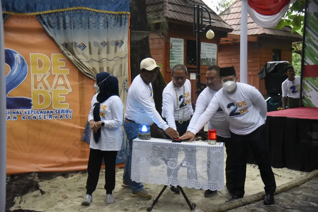 Banner Dua Dekade di Jalan Konservasi