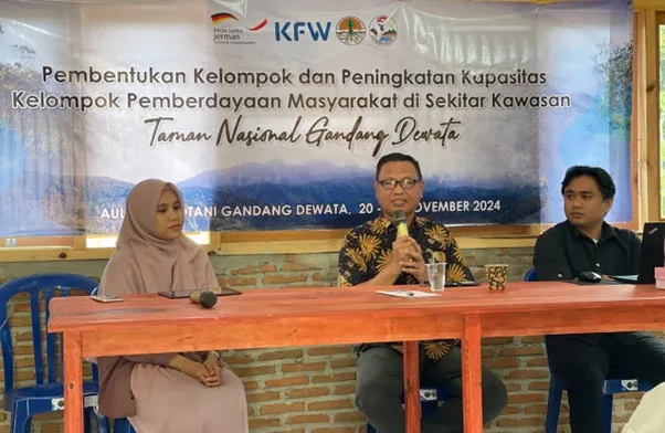 Banner Peningkatan Konservasi TN Gandang Dewata Dengan Penguatan Kapasitas Kelompok Pemberdayaan Masyarakat