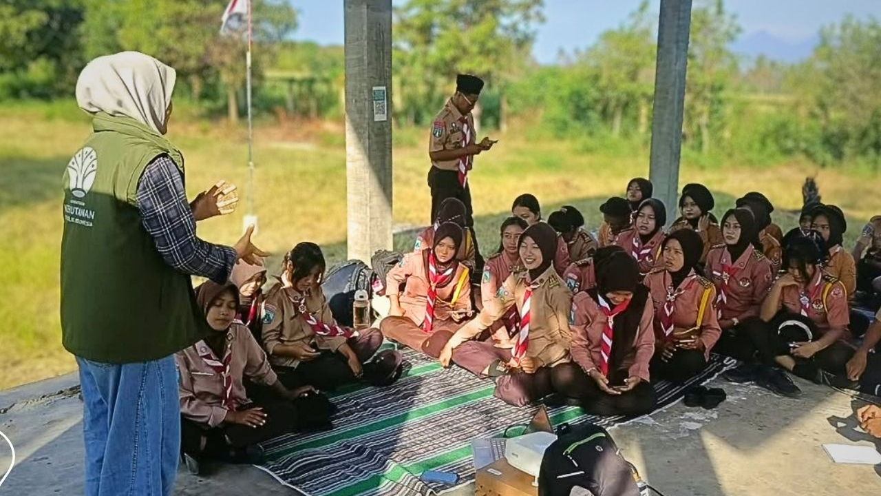 Banner Belajar Batas Hutan, 35 Anggota Saka Wanabakti Banyuwangi Tempuh SKK Konservasi