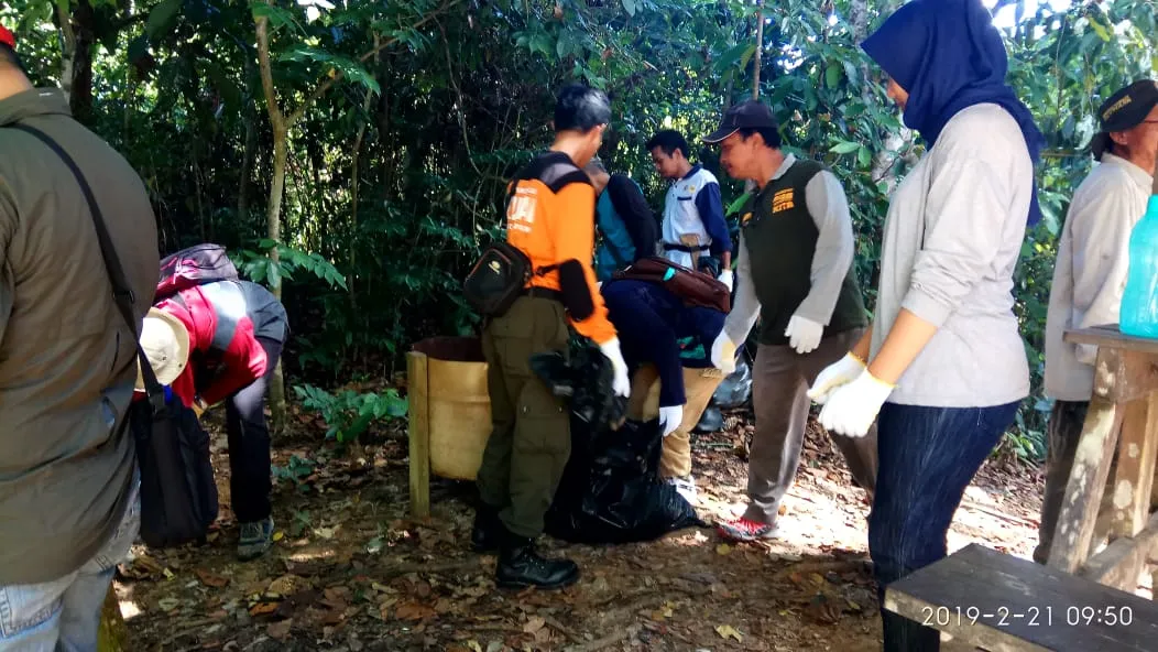 Banner Peringati Hari Peduli Sampah, Balai TN Kutai Gelar Aksi Bersih “Sangkima Jungle Park”