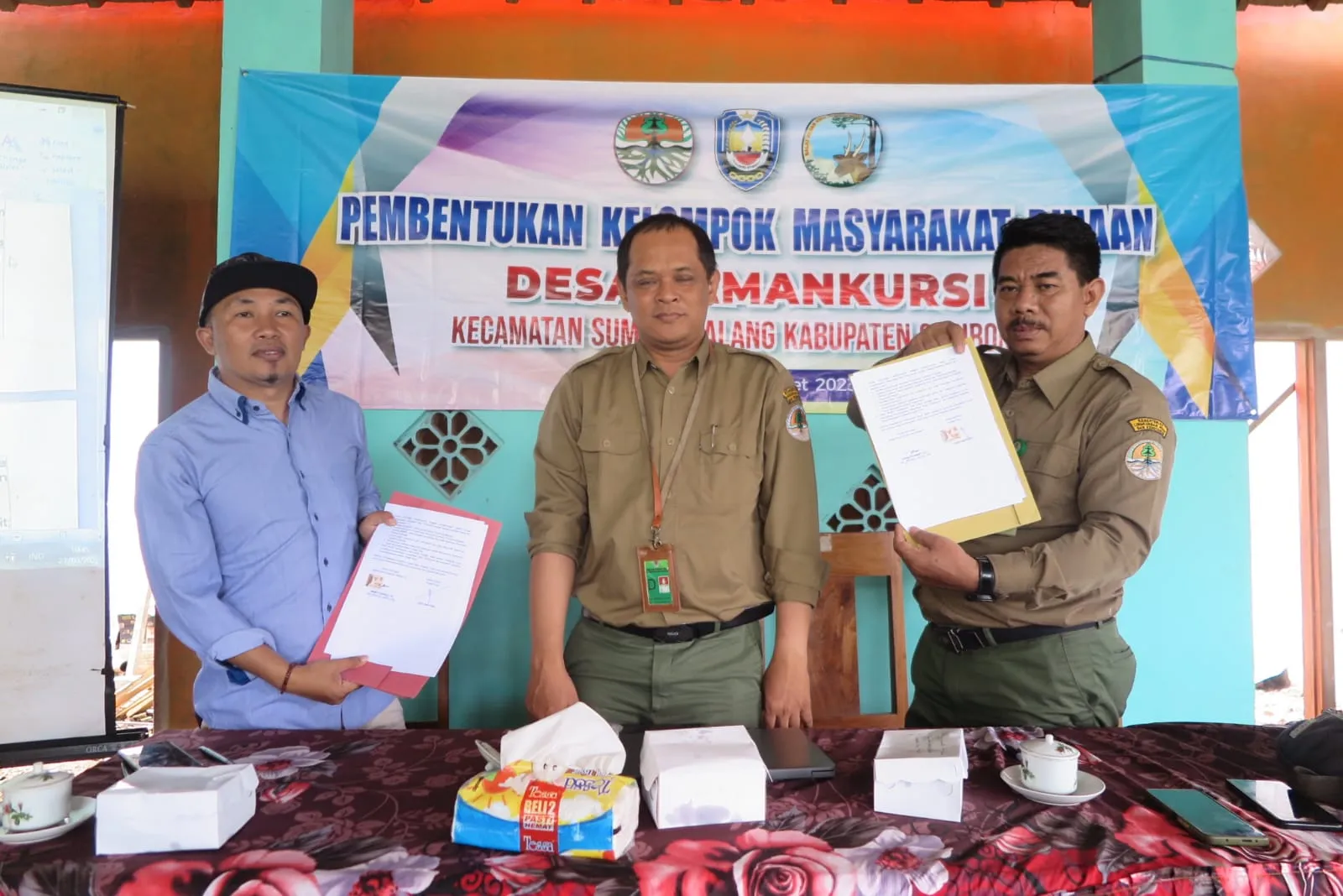 Banner Memberdayakan Masyarakat Di Lereng Argopuro