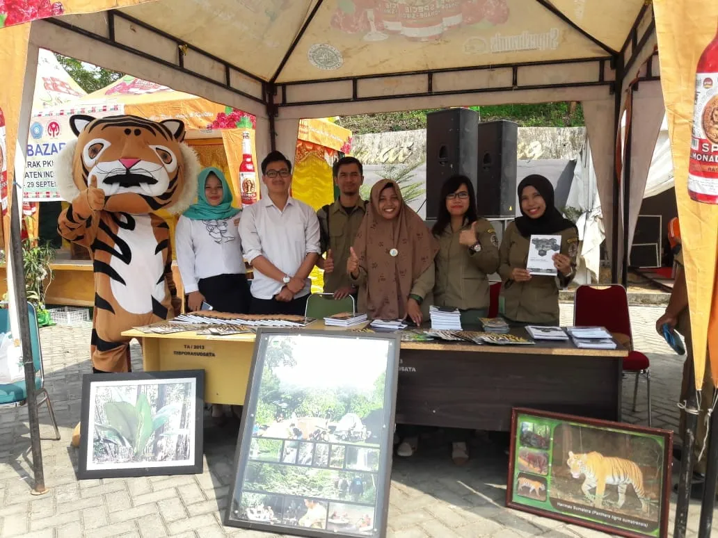 Banner Si Rimau Mengaum di Street Campaign Love Tiger