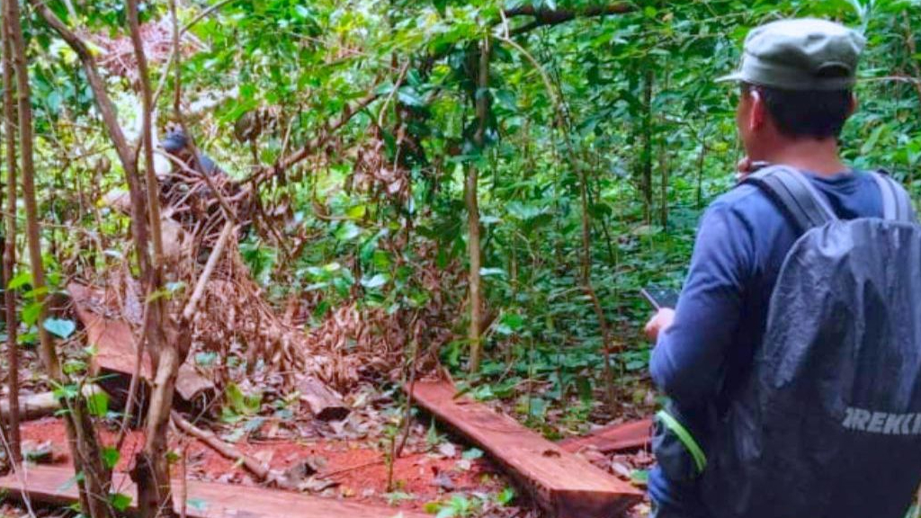 Banner Alam Tak Pernah Diam, Begitu Pula Ancamannya