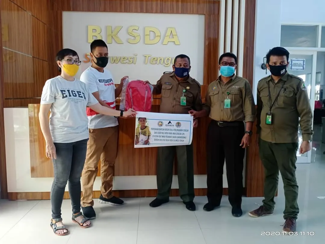 Banner Bantuan Eiger Palu Untuk Murid-murid Sekolah Lipu