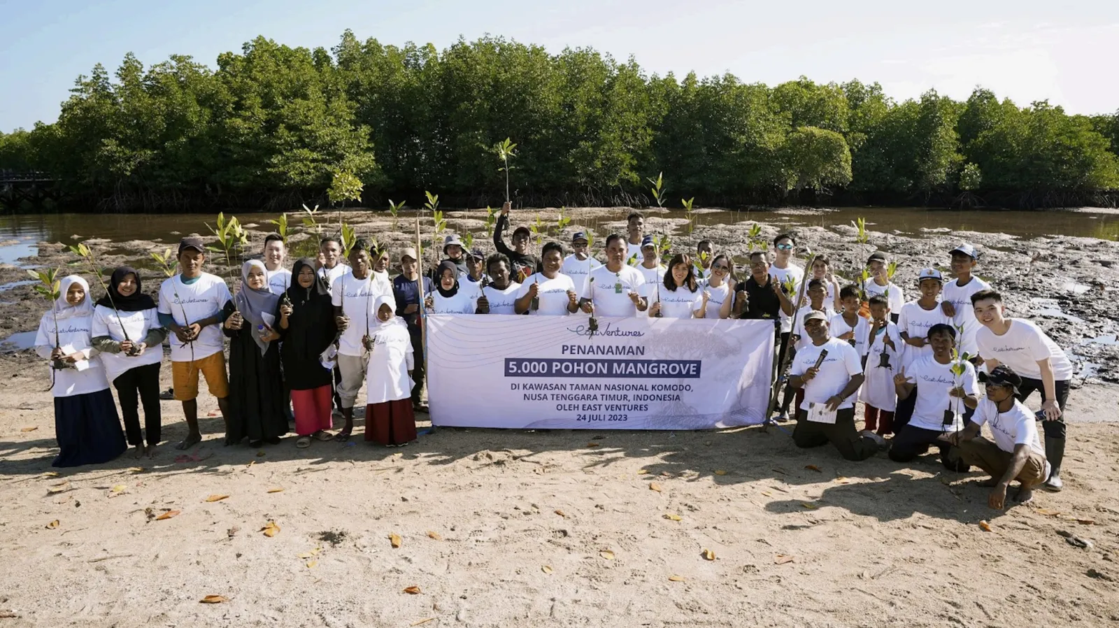 Banner Dukungan Tanggung Jawab Sosial Perusahaan Dari East Ventures Bagi Pengelolaan Taman Nasional Komodo