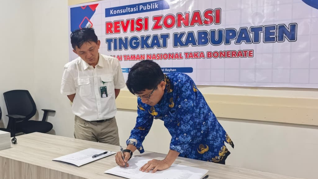 Banner Zonasi Baru TN Taka Bonerate, Tiga Kelompok Usaha Binaan Terima Bantuan