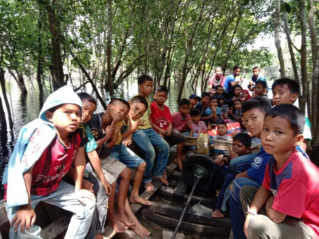 Banner Belajar Mencintai Alam di SM Kerumutan Selatan