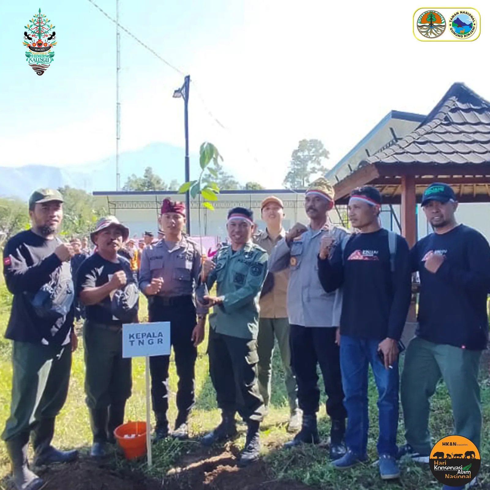 Banner POLRI Menanam di Kawasan TN Gunung Rinjani