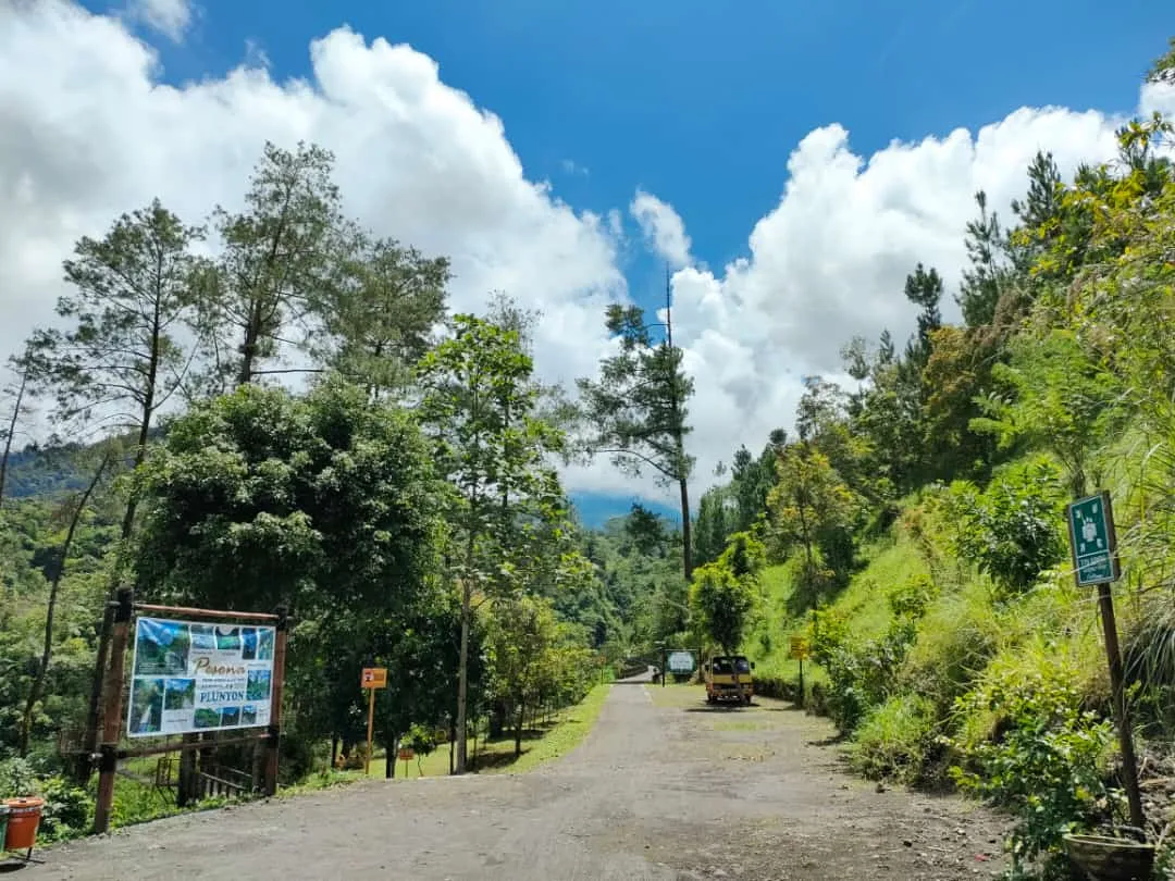 Banner Pembukaan Terbatas OWA Tlogo Muncar dan Plunyon