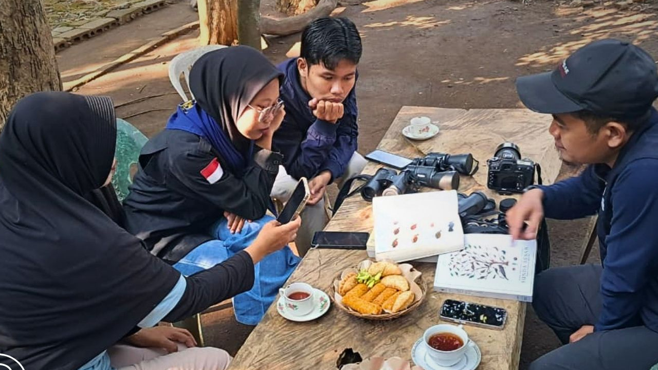 Banner Sinau Ornitologi Bareng Pelita-Hijau Daun