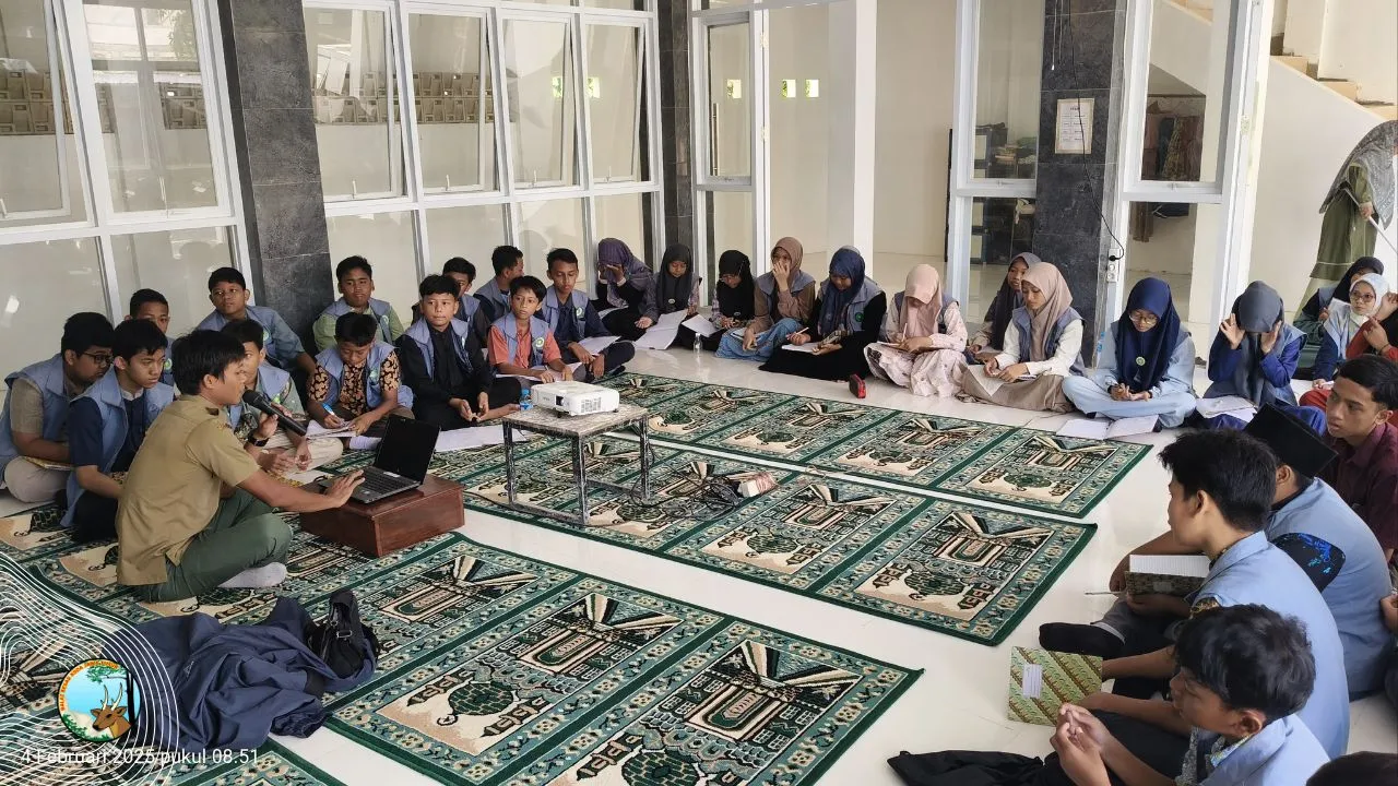 Banner BKSDA Jatim Kenalkan Satwa Endemik kepada Siswa Binar Junior High School, Upaya Edukasi Konservasi