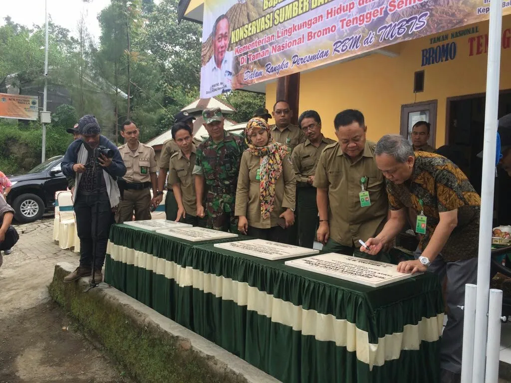 Banner Dirjen KSDAE Resmikan Resort Model RBM Taman Nasional Bromo Tengger Semeru