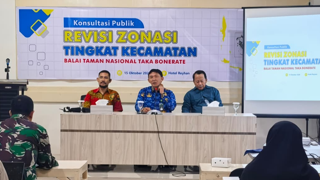 Banner Konsultasi Publik Tingkat Kecamatan Revisi Zonasi Taman Nasional Taka Bonerate Digelar