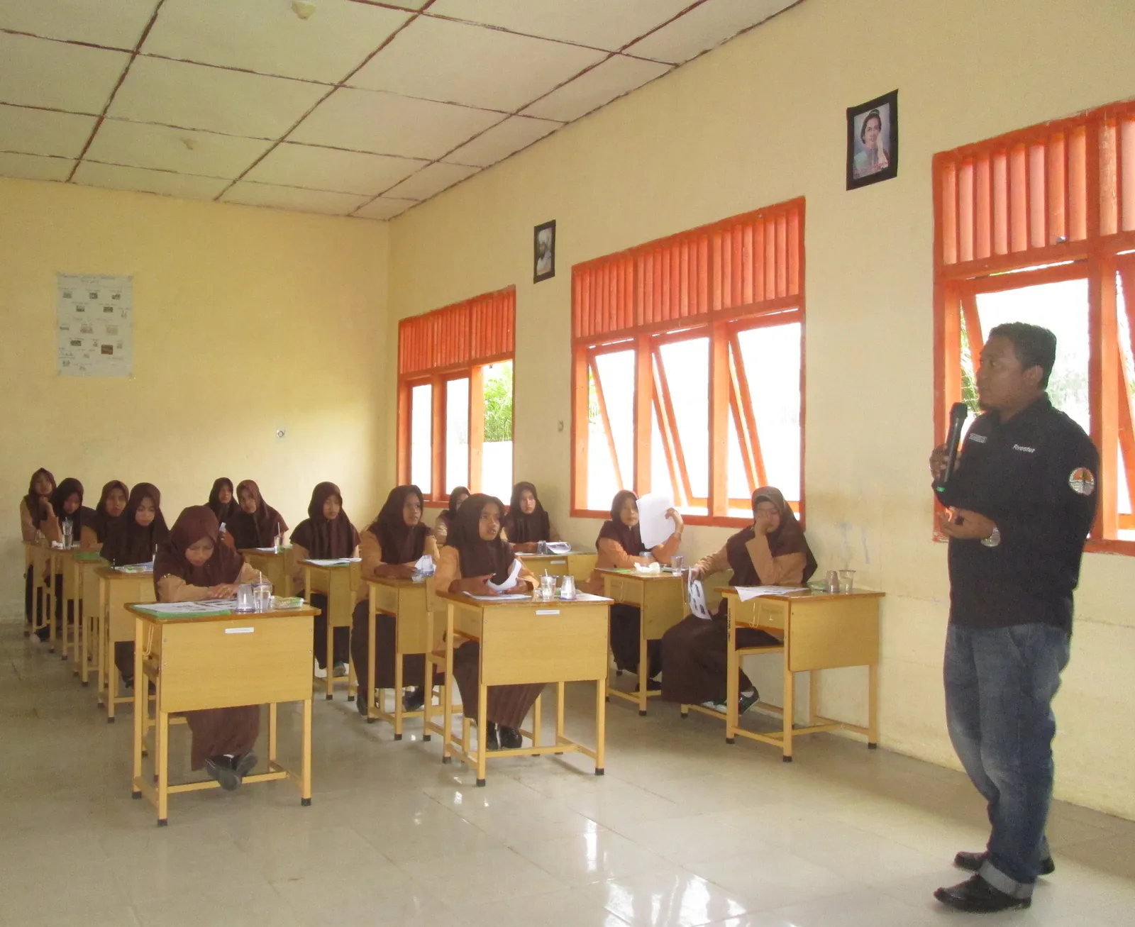 Banner BBTN Gunung Leuser Visit to School SMA Negeri 1 Kota Bahagia, Aceh Selatan