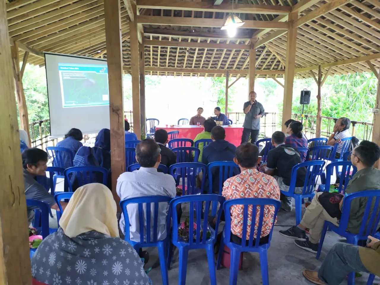 Banner Kenali Status Waspada Merapi dan Potensi Kehati TNGM di Pertemuan Rutin WCF Yogyakarta
