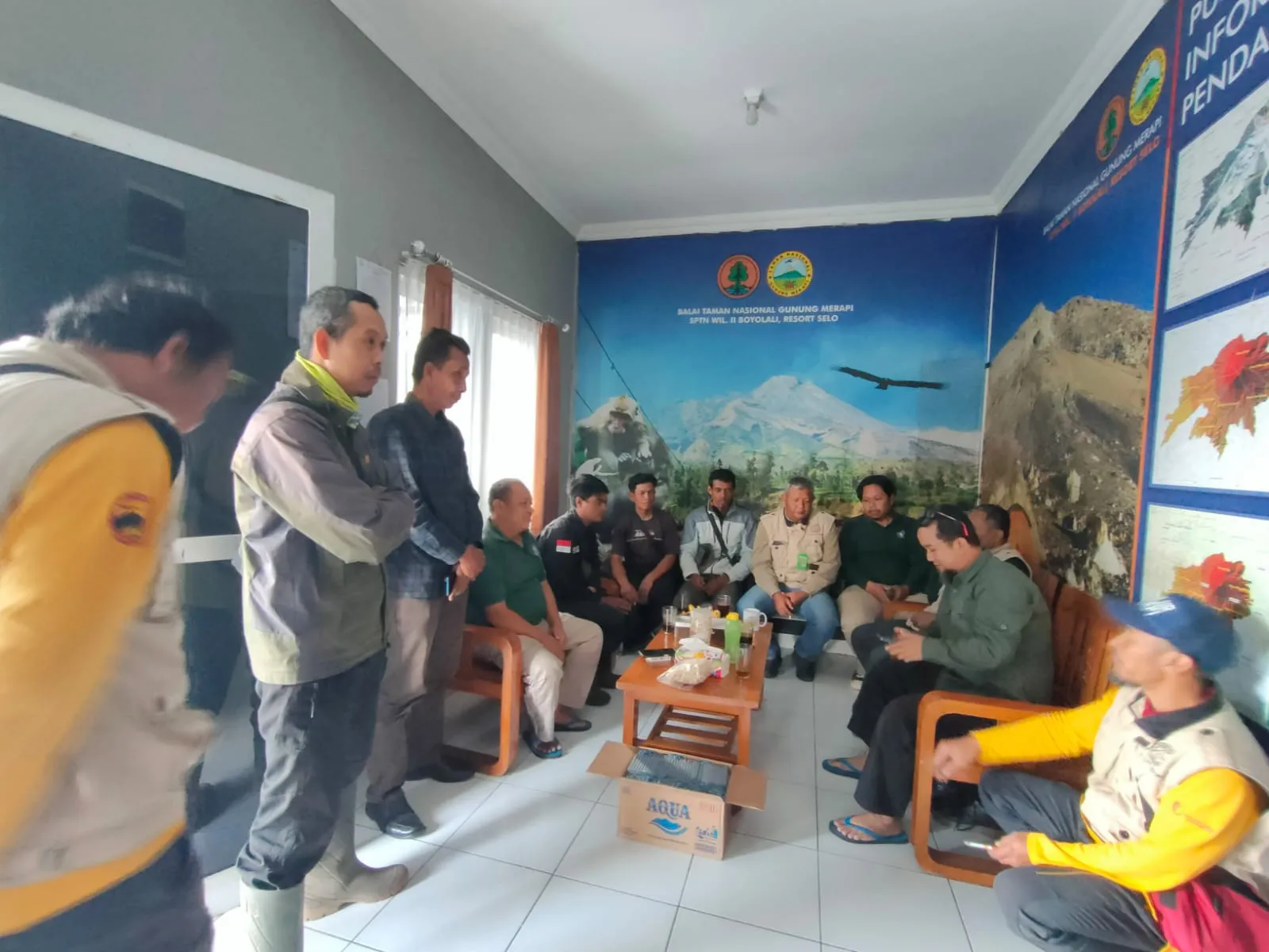 Banner Penjagaan Pendakian Gunung Merapi Melalui Selo dan Sapuangin