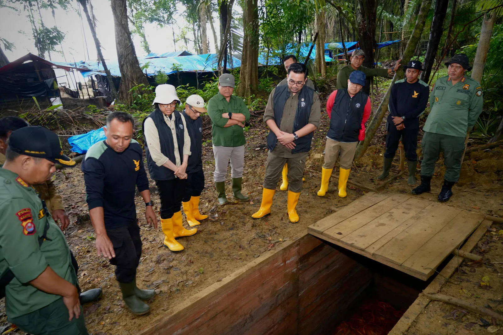 Banner Wakil Menteri Kehutanan RI Tinjau Kesiapan Lokasi Translokasi Badak Jawa di TN Ujung Kulon