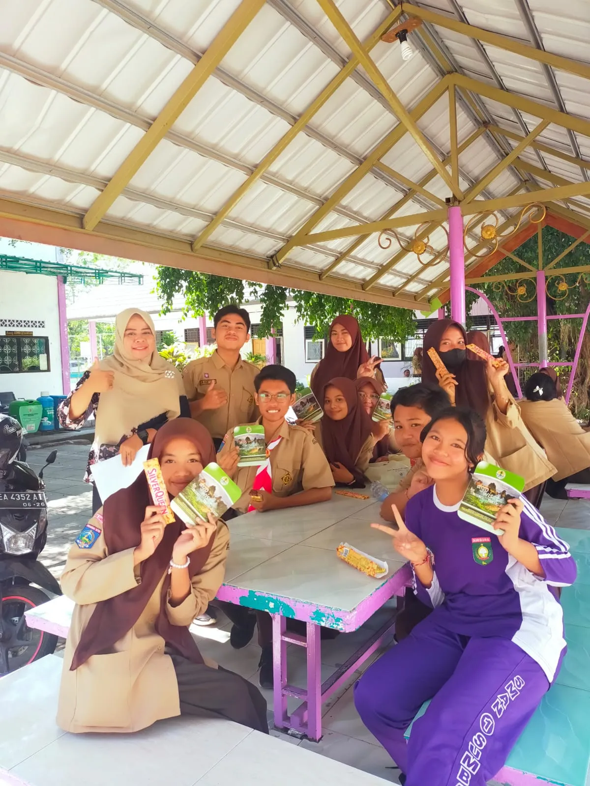 Banner BKSDA NTB Ajak Pelajar Mengenal Kakatua Kecil Jambu Kuning