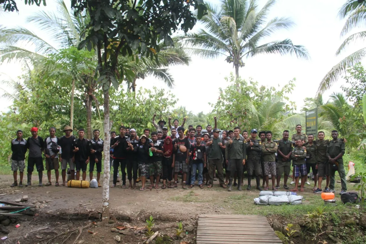 Banner Salam Konservasi Dari Mahasiswa Kehutanan Universitas Khairun Yang PKL DI TN. Aketajawe Lolobata