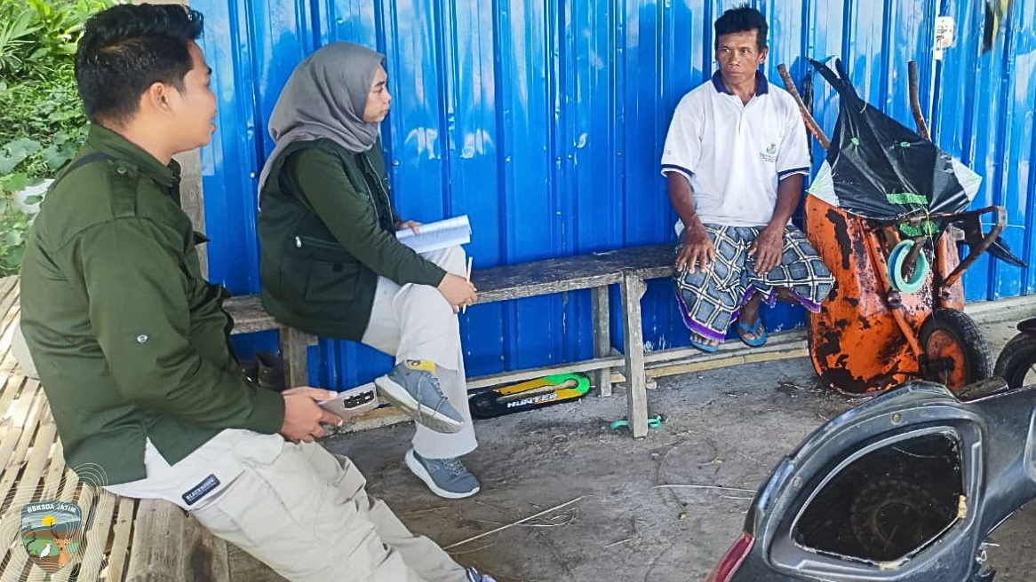 Banner Membaca Mangrove Bawean, Data dan Suara Warga di Garis Pesisir