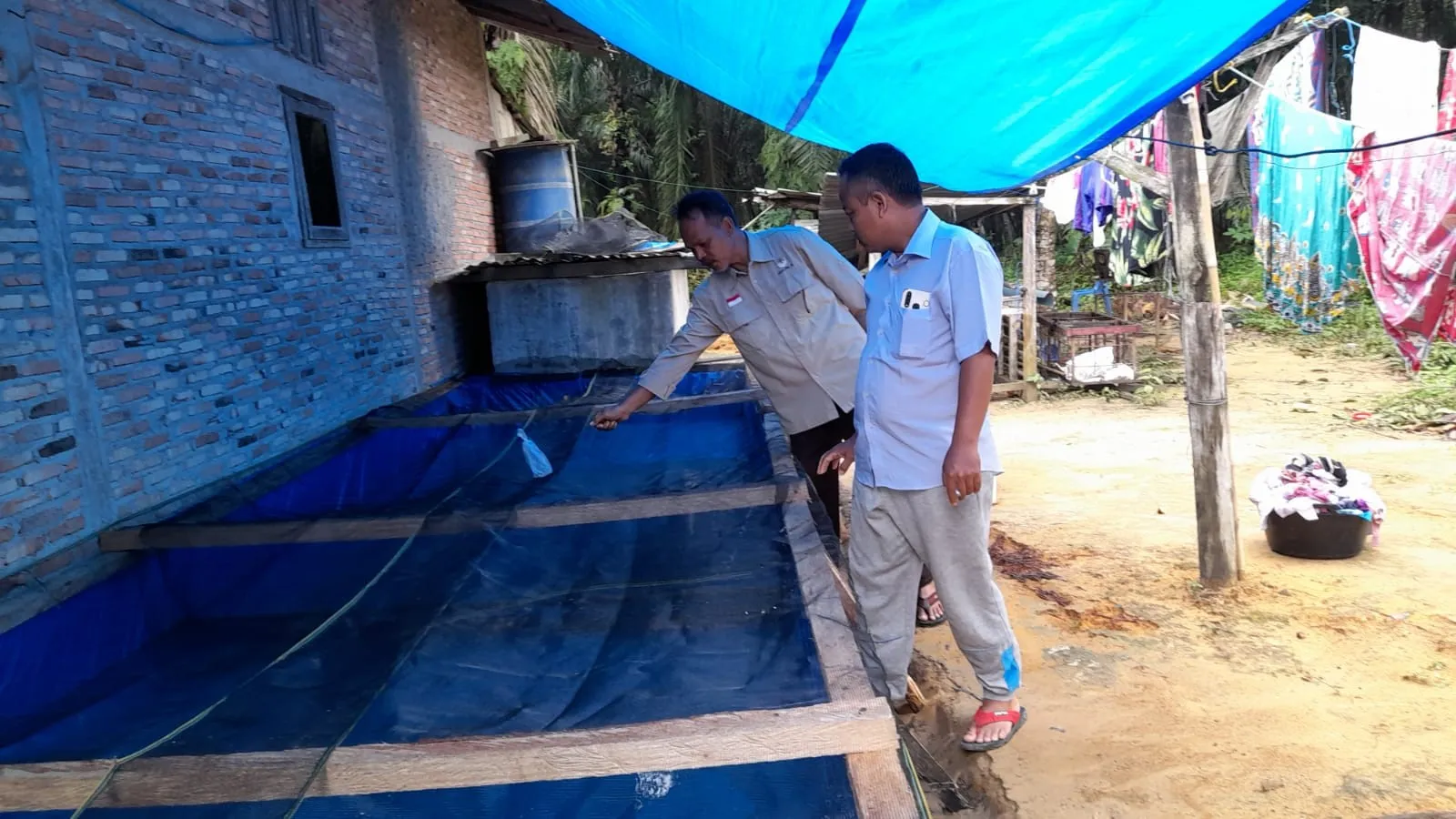 Banner Berseri, Kelompok Tani Sumber Jaya Dapat Bantuan Kolam dan Bibit Ikan