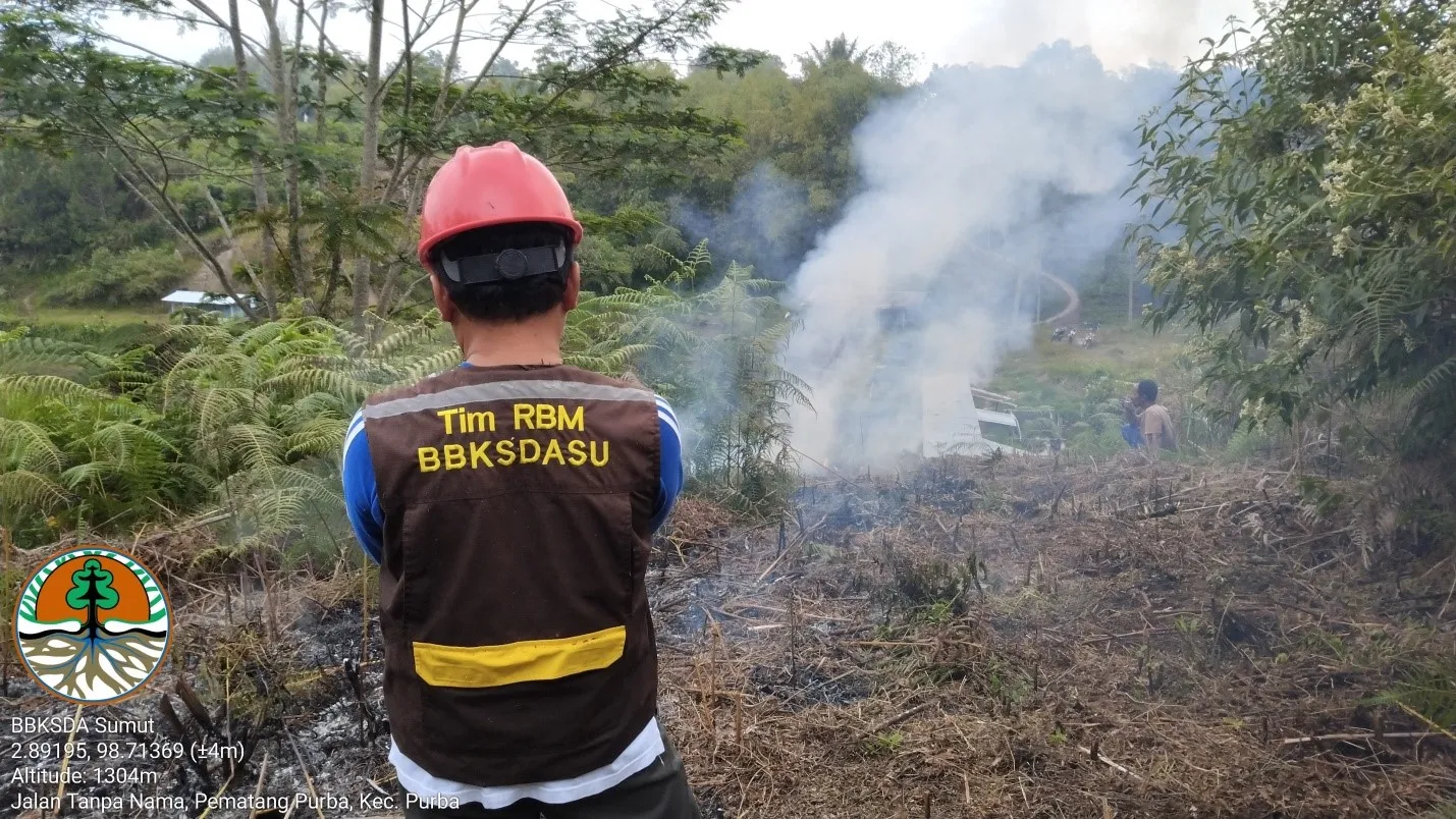 Banner Aktivitas Pembakaran Lahan di Perbatasan CA Martelu Purba
