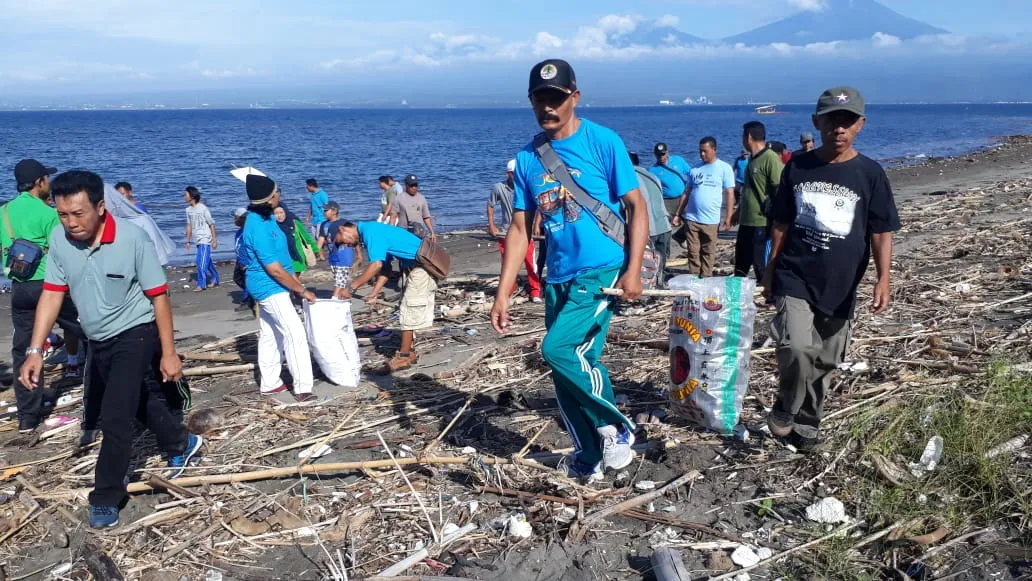 Banner Setelah Dive for Trash, Bike for Trash..Yuuk Intip Fun Walk for Trash Balai TN Bali Barat