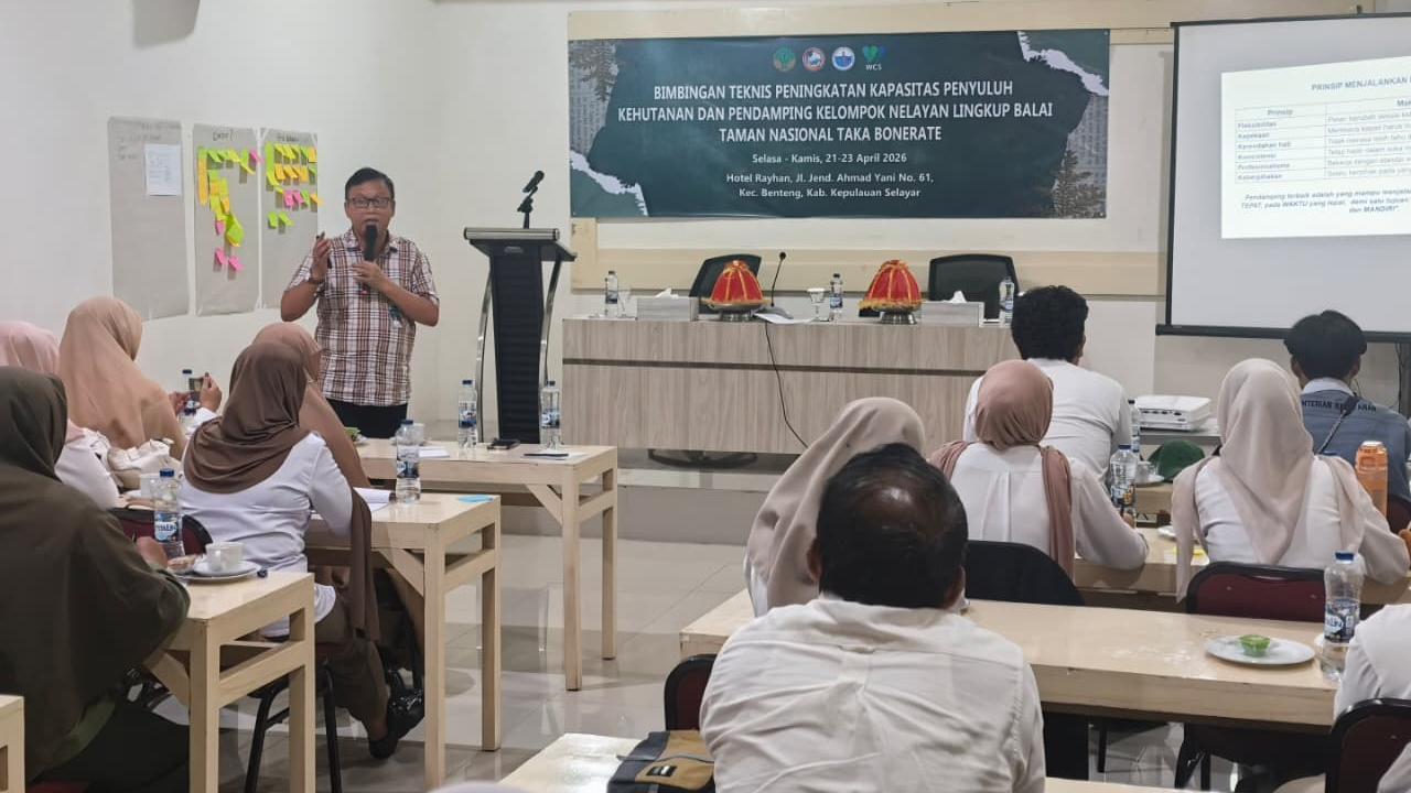 Banner Community Development TN Taka Bonerate, Perkuat Pendampingan Masyarakat Desa Sekitar Kawasan