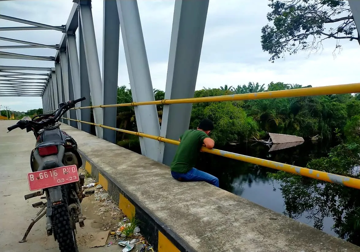 Banner BBKSDA Riau Pantau Aktivitas Nelayan Lalu Lalang di Sungai Kerumutan