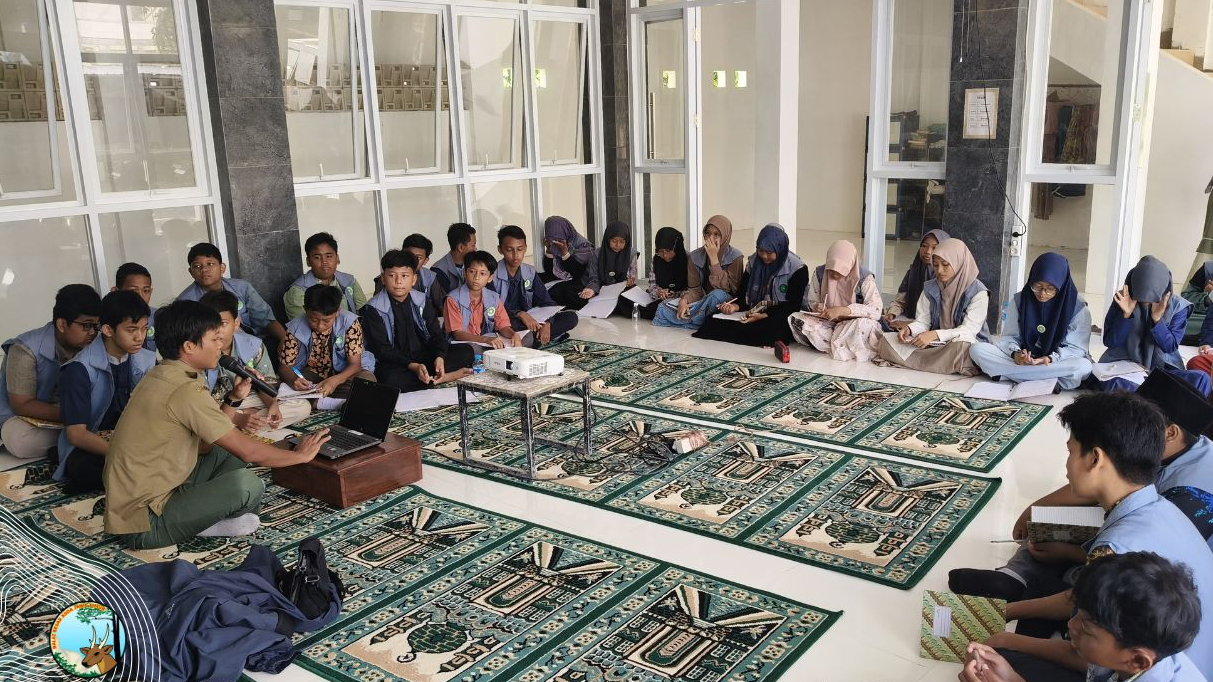 Banner BBKSDA Jawa Timur Edukasi Satwa Endemik kepada Siswa SMP di Sumenep