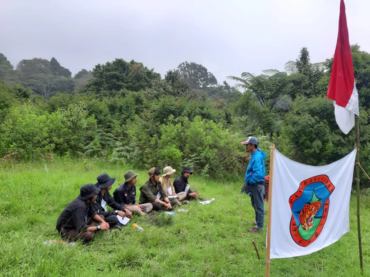 Banner Pendidikan dan Kebersamaan Relawan Gede Pangrango Operation