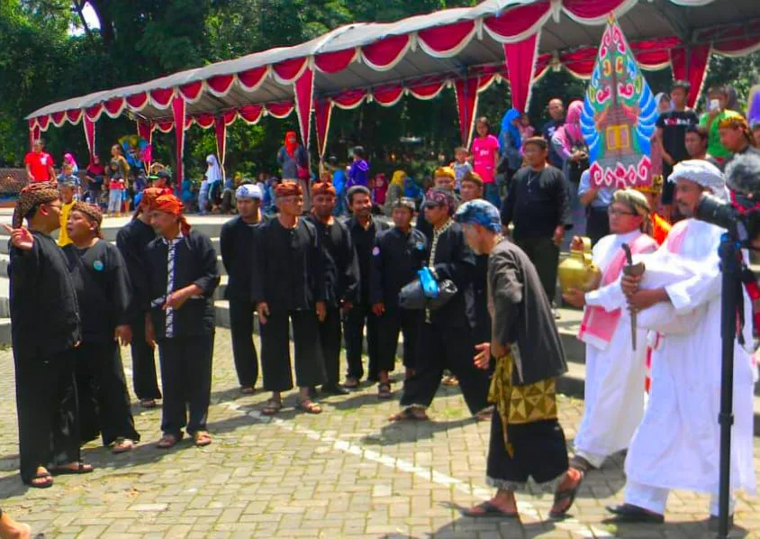 Banner Sejarah dan Budaya Lokal Gunung Ciremai