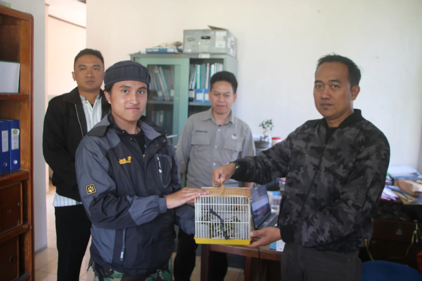 Banner Kembali Penyerahan Satwa oleh Masyarakat