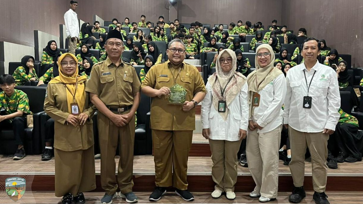 Banner Rimbawan Mengajar di Jember, Menanam Kesadaran Konservasi Sejak Bangku Sekolah