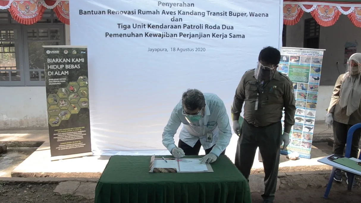 Banner BBKSDA Papua Didukung PLN UIP Papua Renovasi Kandang Transit