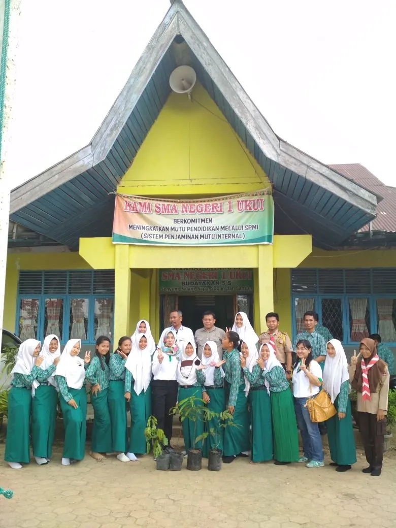 Banner School Visit Tim penyuluh Balai TN Tesso Nilo di SMA 1 Ukui