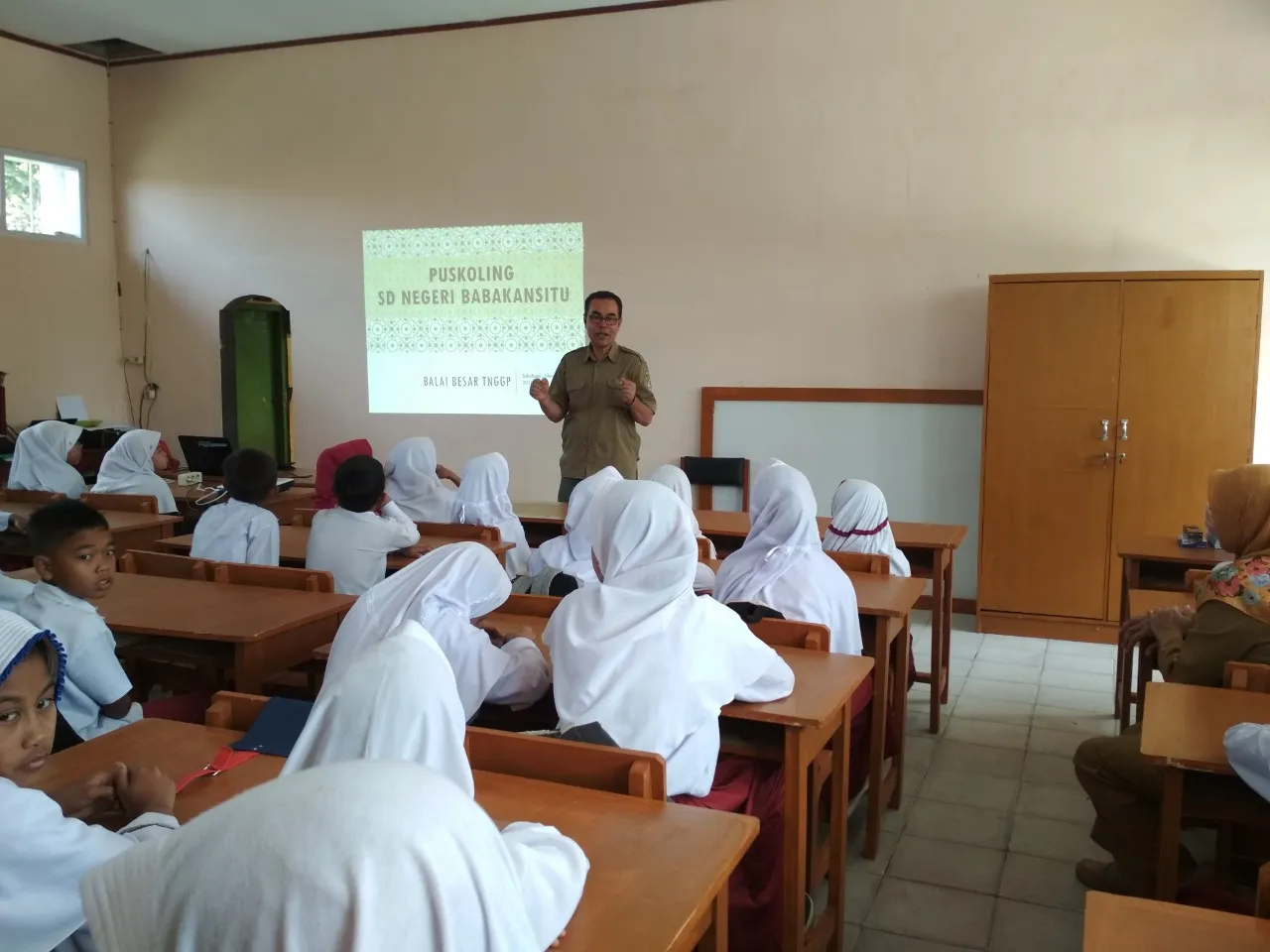 Banner Khas… TN Gunung Gede Pangrango Dukung Literasi