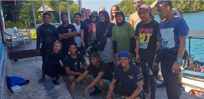 Banner Pembersihan Hama Lipan Laut di Kawasan Perairan TN Kepulauan Togean